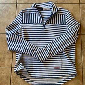Vineyard Vines sweatshirt size M